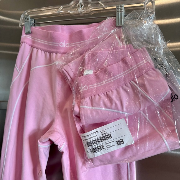 NWT Alo Airbrush High-Wasted Heart Throb Legging in Sweet Pink Yoga Brand new - Picture 4 of 16